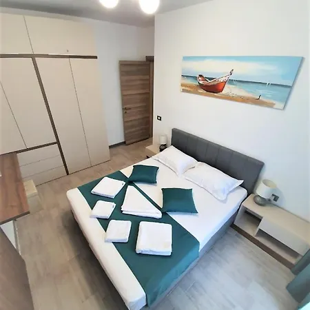 Sunrise By The Sea Mamaia Apartament *